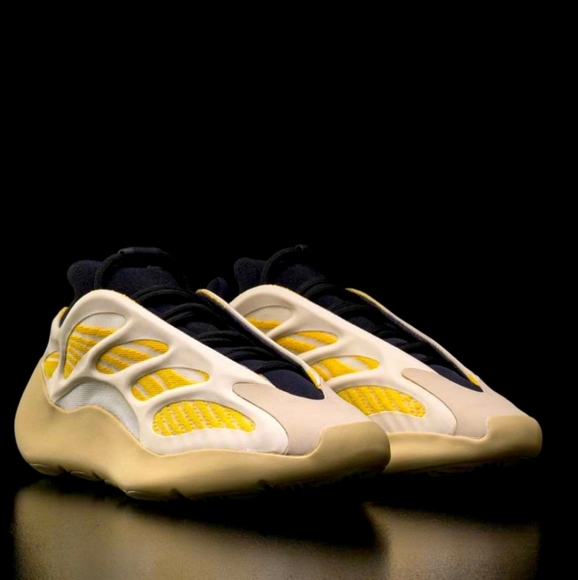 Yeezy Other - Yeezy 700 V3 Safflower size 12.5